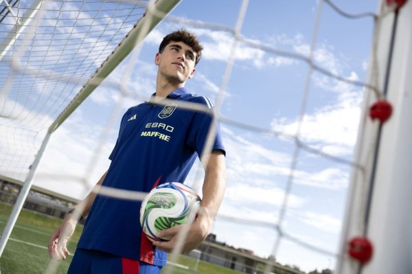 沪深配 库巴西：我现在和姐姐一起住；我不玩游戏机也不打算文身